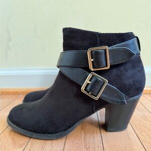 Report black ankle boots women’s size 7.5